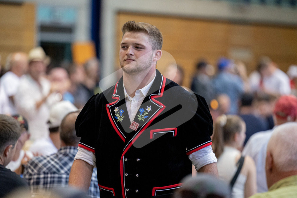 TESSINER2025_Ehrung_2209 | Die Schwinger des Schwyzer Kantonalen Schwingerverbandes: Fotos, die Dynamik und Leidenschaft festhalten, sowie emotionale Momente aus dem traditionellen Schwingsport zeigen. - Realisiert mit Pictrs.com