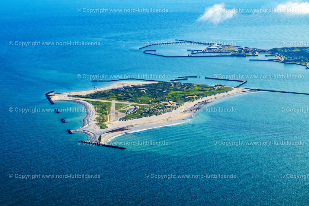 Helgoland_Düne_ELS_9331160823 | HELGOLAND 16.08.2023 Küstenbereich der Insel Düne mit Flugplatz in Helgoland im Bundesland Schleswig-Holstein, Deutschland. // Coastal area of the duen- Island including airfield in Helgoland in the state Schleswig-Holstein, Germany. Foto: Martin Elsen