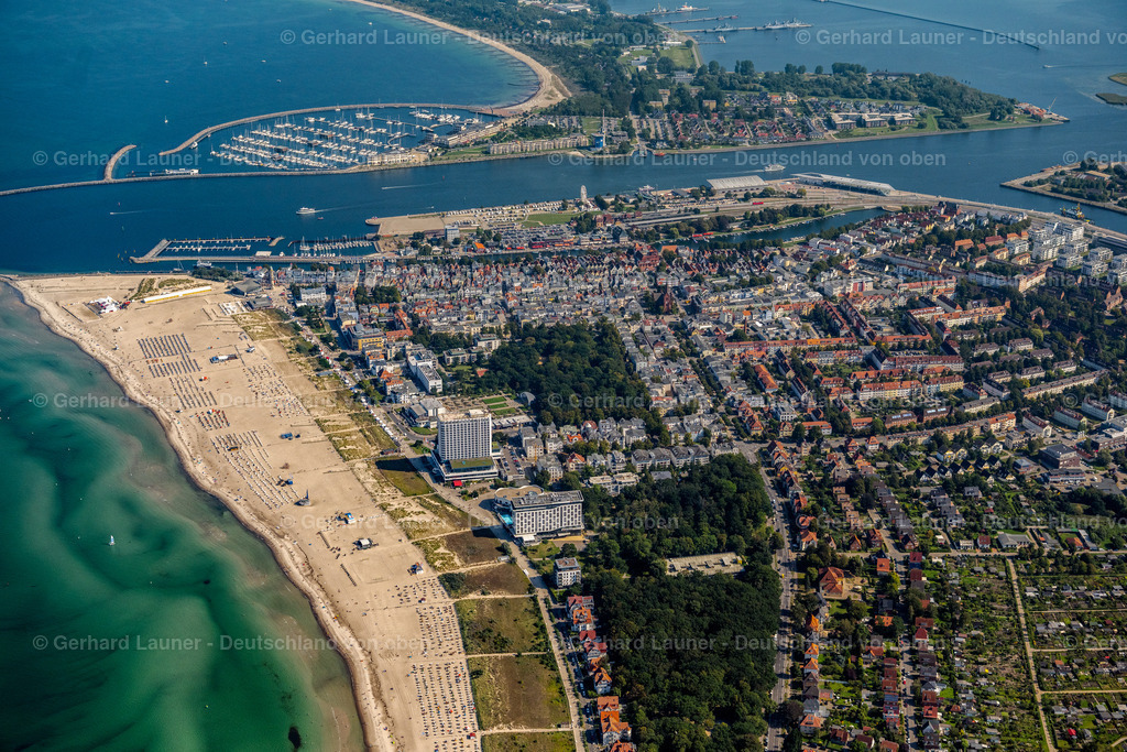 4061888 | WARNEMüNDE 08.09.2021 Sandstrand- Landschaft entlang des Küsten- Verlaufes der Ostsee in Warnemünde im Bundesland Mecklenburg-Vorpommern, Deutschland. Weiterführende Informationen bei: Hansestadt Rostock Tourismuszentrale Rostock &amp; Warnemünde. // Sandy beach landscape along the coast of the Baltic Sea in Warnemuende in the state Mecklenburg - Western Pomerania, Germany. Further information at: Hansestadt Rostock Tourismuszentrale Rostock &amp; Warnemuende. Foto: Gerhard Launer