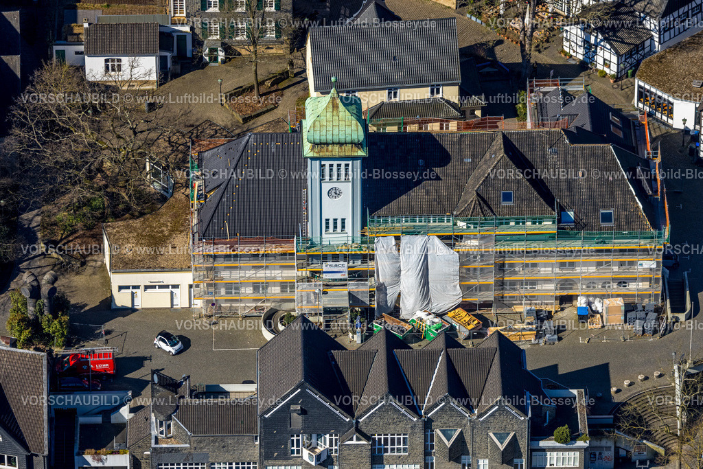 Herdecke250303418 | Luftbild, Rathaus in der Altstadt Baustelle mit Renovierung und verhüllter Hausfassade mit Baugerüst, Herdecke, Ruhrgebiet, Nordrhein-Westfalen, Deutschland