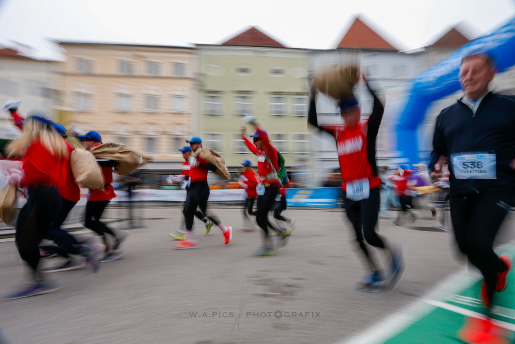 AW_20231231awmac-50 | WELS, 31.12.2023, Sparkasse Silvesterlauf Wels 2023 , Image shows: Photo: WAPICS / Andreas Willdoner
