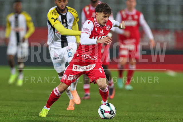 Austrian Bundesliga: Grazer AK 1902 vs LASK | GRAZ, AUSTRIA, 13.DEC.25 - SOCCER - ADMIRAL Bundesliga, Grazer AK 1902 vs LASK. The image shows Christian Lichtenberger (GAK).