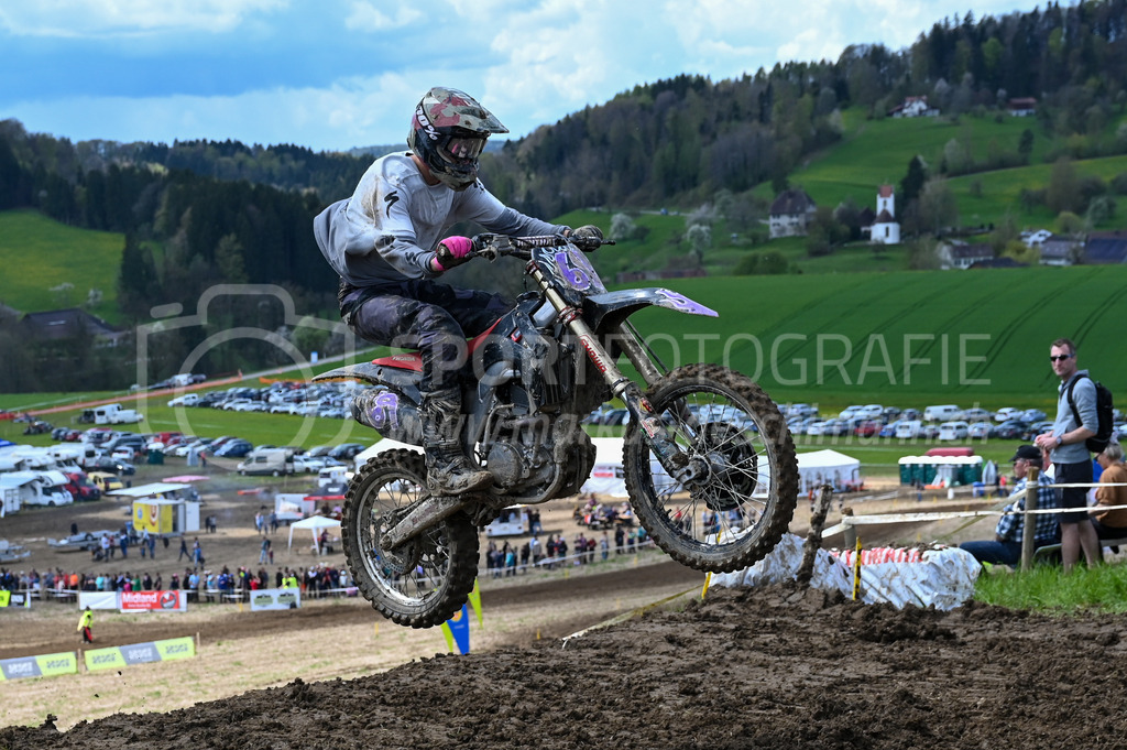 Motocross Schlatt bei Winterthur - 29. April 2023 | #69 Fusco Mauro aus Seuzach (CH) auf Honda in der Kategorie Hobby Open am Motocross Schlatt bei Winterthur, 29. April 2023.
Instagram: @mx_schlatt | @mc_wila | @sam_schweiz
Bild: Sportfotografie Markus Aeschimann | www.markus-aeschimann.ch - Realisiert mit Pictrs.com