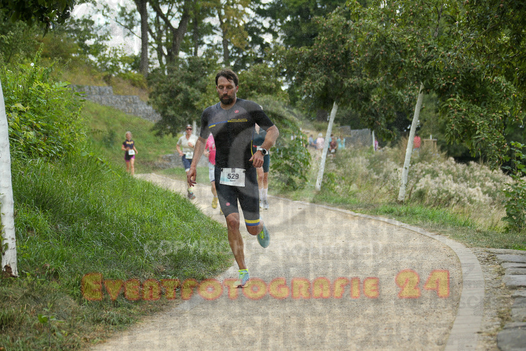 250824_1401_EX1_4660 | Sportfotografie im Rhein-Sieg Kreis, Köln, Bonn, NRW, Rheinland Pfalz, Hessen, etc. Unser Tätigkeitsfeld umfasst den Laufsport vom Volkslauf über den Marathon, Duathlon, Triathon bis zum Ultralauf wie Kölnpfad Ultra oder Schindertrail.