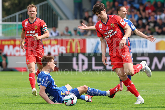 TSV Egger Glas Hartberg vs SK Rapid Wien – Championship Group    | Hartberg, Austria, 19.Apr.26 - SOCCER - ADMIRAL Bundesliga, TSV Egger Glas Hartberg vs SK Rapid Wien. The image shows Marco Hoffmann (Hartberg) and Jakob Schoeller (SK Rapid Wien). 