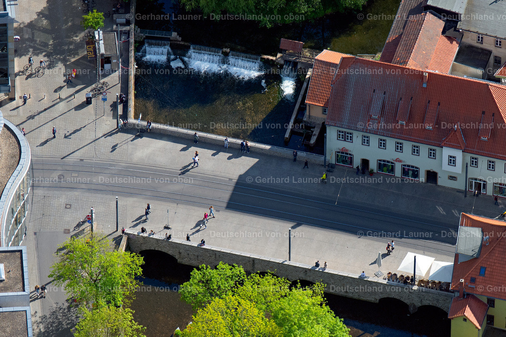 4025643 | ERFURT 06.05.2020 Straßen- Brückenbauwerk " Schlösserbrücke " entlang der Gera im Ortsteil Altstadt in Erfurt im Bundesland Thüringen, Deutschland. // Road bridge construction " Schloesserbruecke " along of Gera in the district Altstadt in Erfurt in the state Thuringia, Germany. Foto: Gerhard Launer