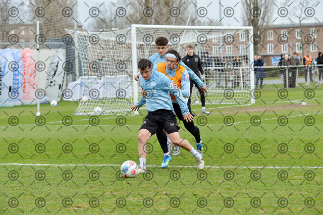 RGE_8680b | Hertha BSC, 2.Bundesliga, Herren, Training, Saison 2025/26, vorn Diego Demme ( Hertha BSC ), Fabian Reese ( Hertha BSC ), Janne Berner ( Hertha BSC ),   Mittwoch 25.03. 2026,   Fotograf:   Ralf Gebhardt - Realisiert mit Pictrs.com