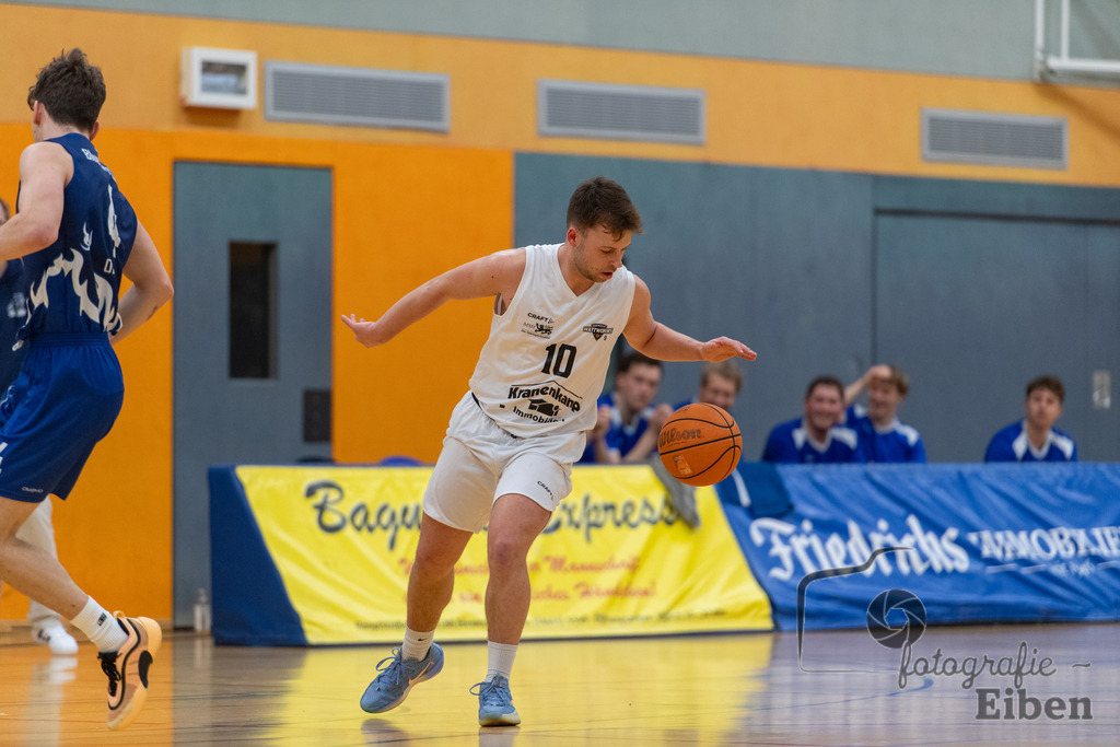 Wattworms Edewecht-Lions Ofenerdiek | Wattworms Edewecht (weiß)-Lions Ofenerdiek (blau) am 22.02.2026 in Edewecht (Heinz-zur-Jührden-Halle); Photo: Philip Eiben 2025 - Realisiert mit Pictrs.com