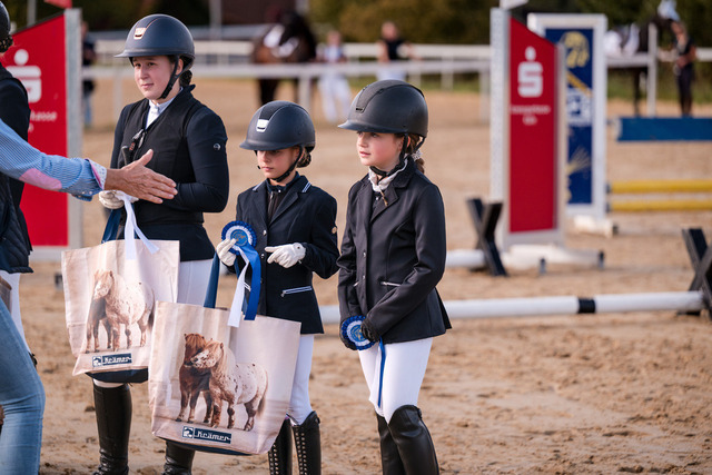 2026_10_03_Siefer-Hof_150405_Z81_43816458 | Professionelle Reitsport-, Turnier- und Eventfotografie von Robert Broda. Galerien mit ausgewählten und bearbeiteten Bildern direkt online ansehen und bestellen.