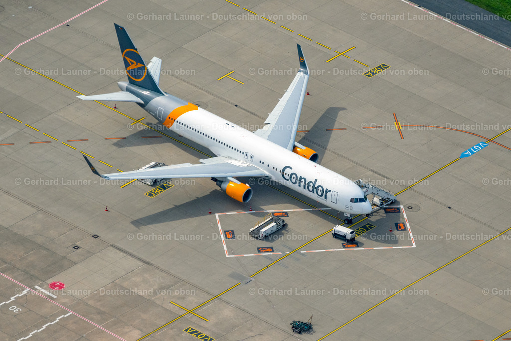 4049673 | parkende Passagiermaschinen am Flughafen Düsseldorf