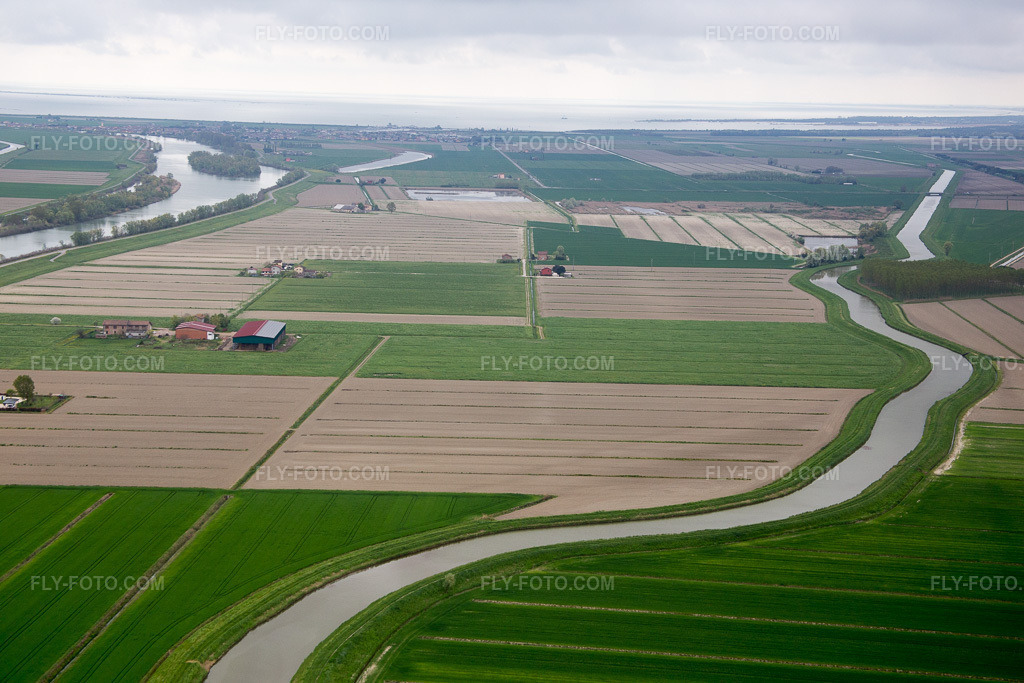 Aerial view: View of the town in Santa Giustina in the state Emilia Romagna, Italy. – Photo: IMG_087724.jpg taken on 04/09/2016 by Werner Riehm/FLY-FOTO.com – Resolution of the original: 5472 x 3648 px
