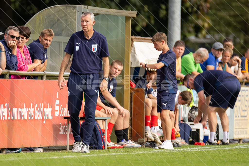 20250920_Picselweb-Fotografie_1R3_1687 | JFV D/A &amp; Stade - VfB Oldenburg0:1 VfB no70:2 VfB no70:3 VfB JFV Eigentor0:4 VfB no70:5 VfB no71:5 JFV no3 Jaric Jimenez-Voss2:5 JFV no9 Janko Sylvester3:5 JFV no16 Damian Elias Mihro Burekovic - Realisiert mit Pictrs.com