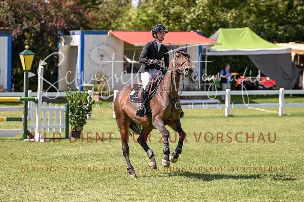 Schugtsche-Düren.2024-09.Springprf.L-45 | Schugtsche Fotografie - Realisiert mit Pictrs.com