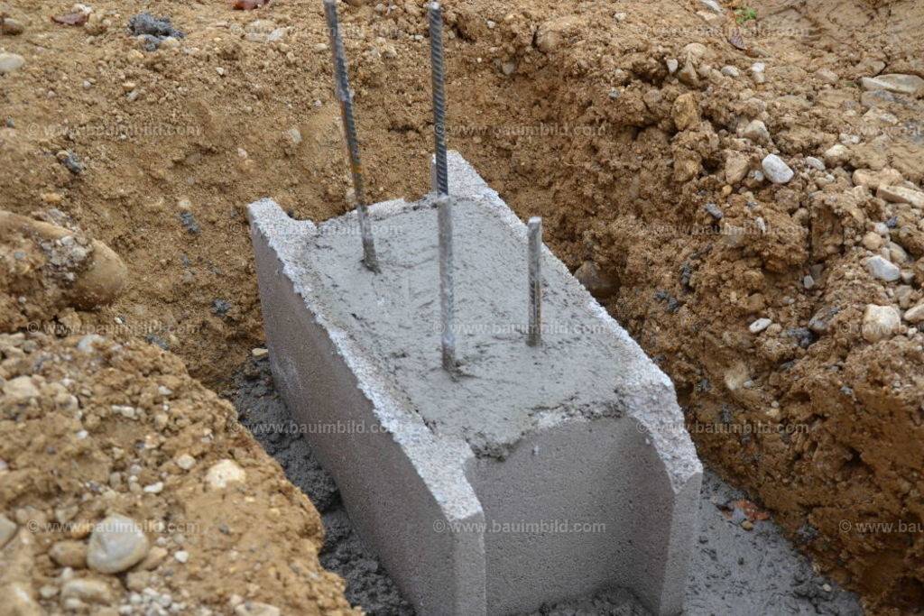 bib-lg04-betonarbeiten-0263 | Nach LV-Leistungsgruppen sortierte Detailfotos über den Bau eines Hauses. Alle Hausbau-Bilder direkt vom Urheber und Autor der Website Haus-Selber-Bauen.com