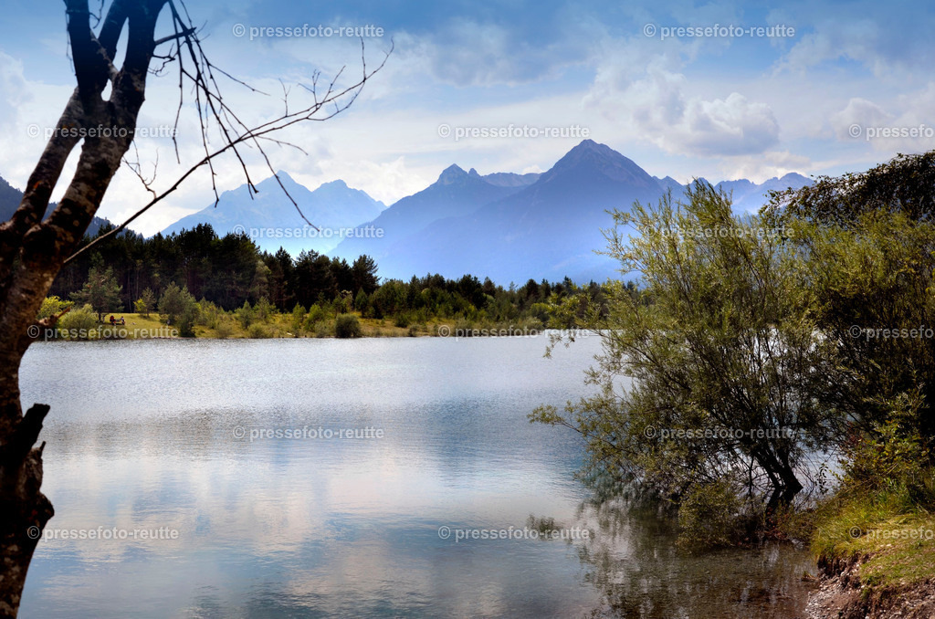 welltvi-Weissenbach_Baggersee-23082013-DSC3007 | Info aus dem Bezirk Reutte/Ausserfern Tirol sowie eine umfangreiche Bilddatenbank über die gesamte Region: Lechtal, Talkessel Reutte, Tannheimertal, Zwischentoren. Lech, Plansee, Zugspitze, Grenztunnel, B179, Fernpassstraße, Verkehr, Lawinen, Tradition, - Realisiert mit Pictrs.com