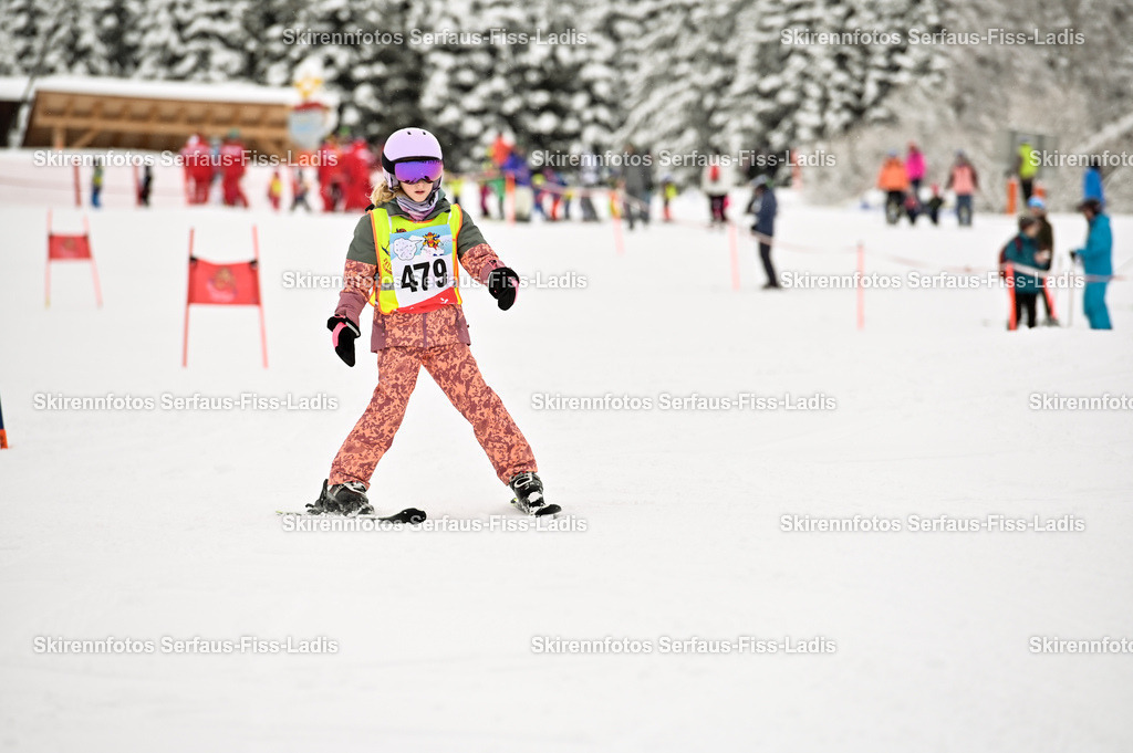SRF_20.02.2026_0337 | Skirennfotos,Serfaus,Fiss,Ladis,Kinderskirennen,Winter,Tirol,Oberland,skirace,SFL,feelfree,weil wir's genießen,ski,Ski,skifahren,Sonnenplateau, - Realisiert mit Pictrs.com