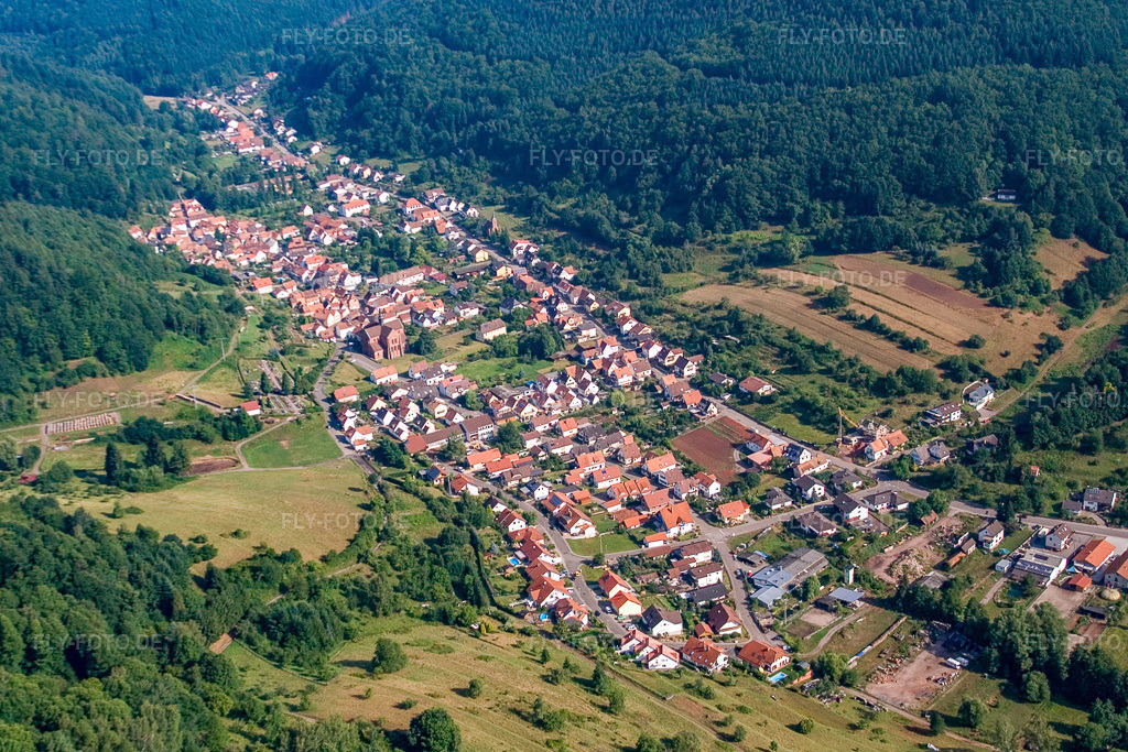 Luftbild: Dorf im Tal von Südwesten in Eußerthal im Bundesland Rheinland-Pfalz in Deutschland. Foto: IMG_12098.jpg vom 31.07.2008 durch Werner Riehm/FLY-FOTO.de
