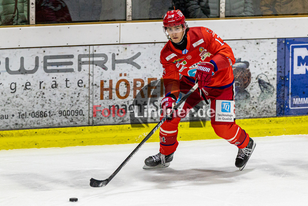 EC Peiting vs Blue Devils Weiden | Eishockey Oberliga Süd 2023/2024, EC Peiting vs Blue Devils Weiden, 20240126,
Christian HANKE (ECP 13) in Aktion,
2024-01-26 in Peiting (Eisstadion)
13 Christian HANKE (ECP 13)
Copyright: WolfgangxLindner foto-lindner.de