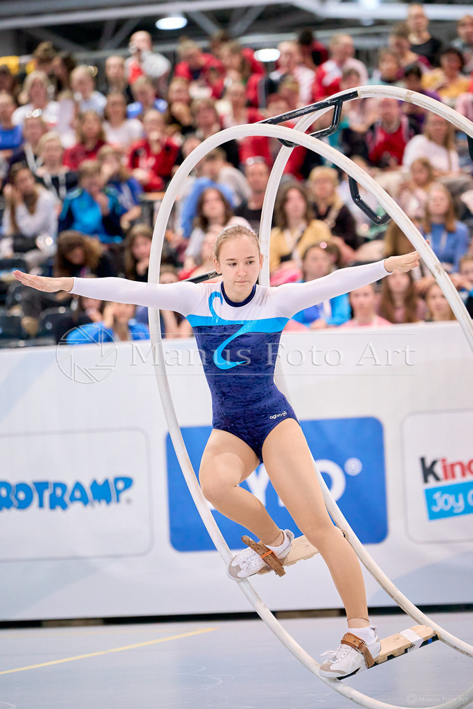 A-DSC01497 | Professionelle Sportfotografie in Hamburg, Schleswig-Holstein und Niedersachsen – spezialisiert auf Rhönrad, Geräteturnen, Leistungsturnen und rhythmische Sportgymnastik. Bundesweite Begleitung von Rhönrad-Events. Jetzt Sport-Fotos - Realisiert mit Pictrs.com
