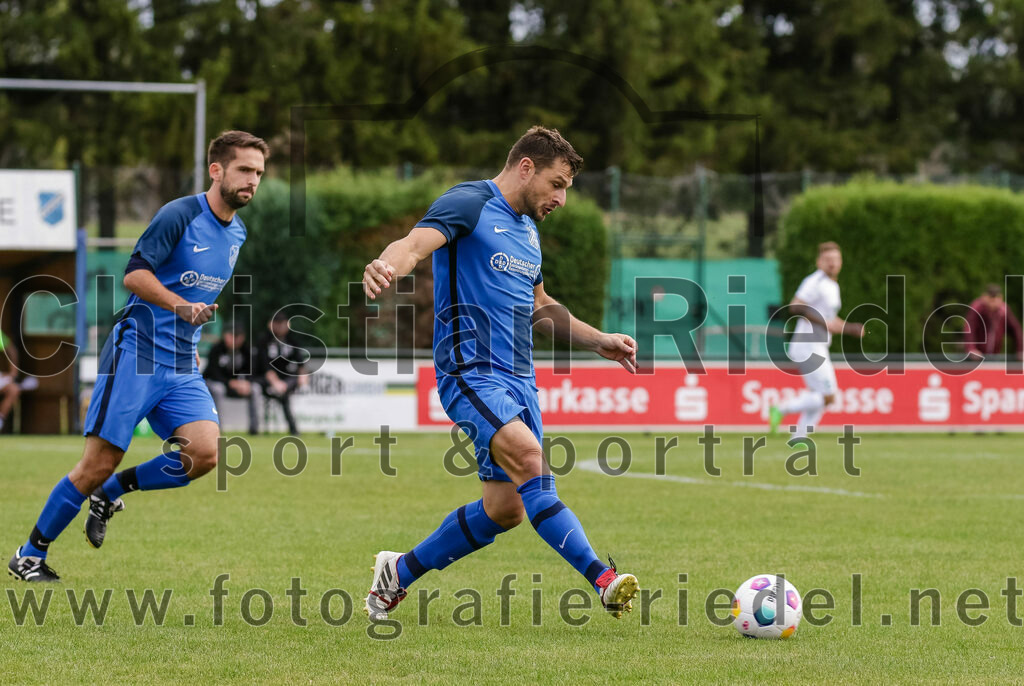 2023-10-14_015_FC_Langengeisling_gegen_TSV_Siegsdorf | Erding, Deutschland, 14.10.2023:
Fußball, Bezirksliga Oberbayern Ost 2023 / 2024, 13. Spieltag, FC Langengeisling gegen TSV Siegsdorf, Endergebnis: 3:0

Andreas Buchberger (FC Langengeisling, #5)

Foto: Christian Riedel / fotografie-riedel.net