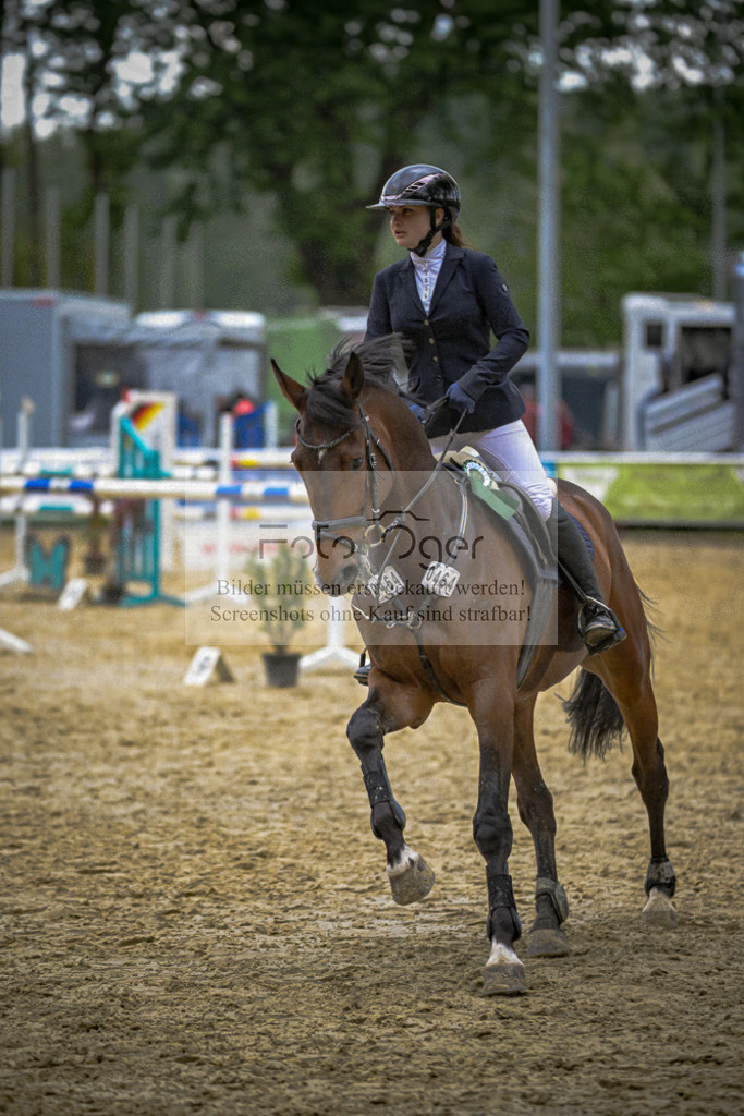 20240505-DOS_1631 | Entdecke hochwertige Reitturnierfotos von Foto Oger. Professionell, emotional und authentisch – jetzt Lieblingsmomente im Shop bestellen.Deutschlandweite Turnierfotografie. - Realisiert mit Pictrs.com