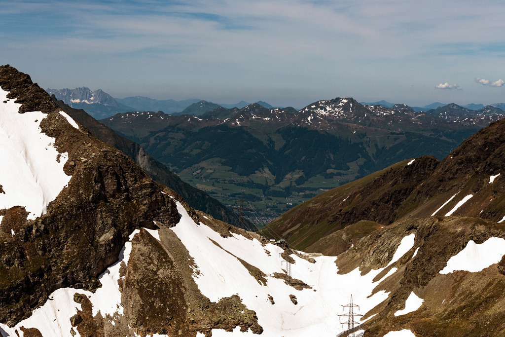 dr__0026472.jpg | MITTERSILL 25.06.2019 Felsen- Massiv und Berglandschaft oberhalb der Passhöhe des Felber Tauern mit der St.Pölten Hütte in Mittersill in Tirol, Österreich. // Rock and mountain landscape oberhalb of Passhoehe of Felber Tauern with of St.Poelten Huette in Mittersill in Tirol, Austria. Foto: Daniel Reiter