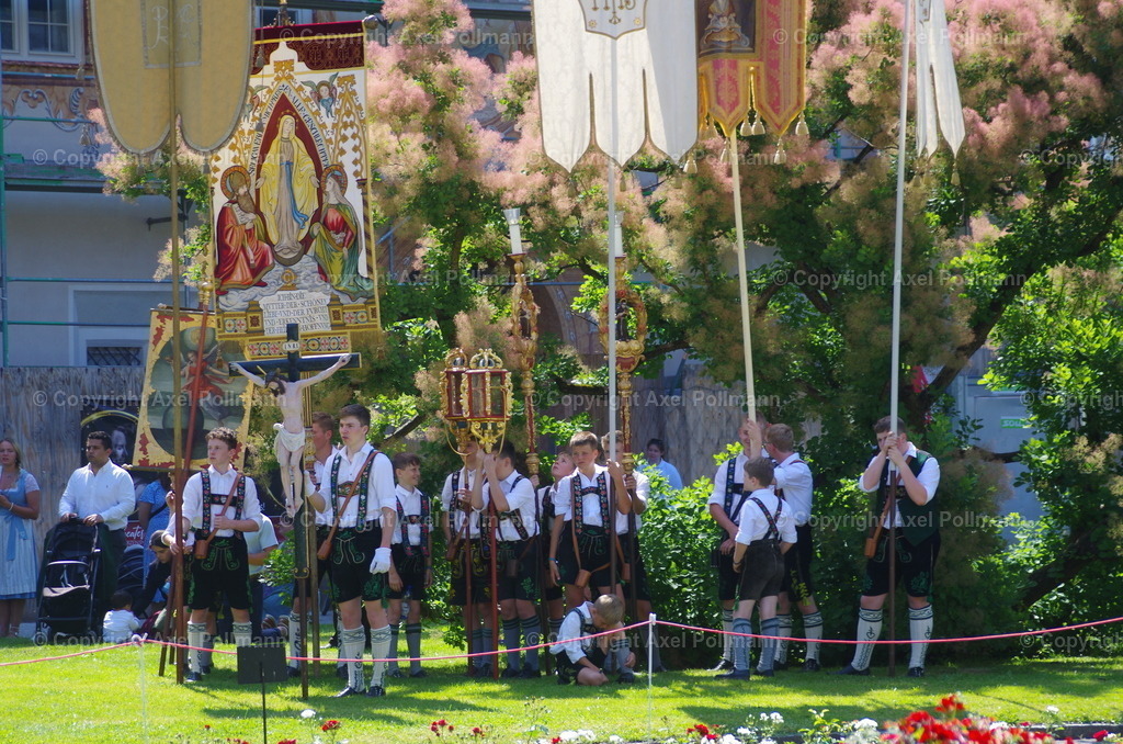 IMGP4717 | fotografiert von Axel PollmannLeonhardi Wallfahrt Benediktbeuern und Murnau, Fronleichnam, Fasching, Landschaft im Loisachtal und Benediktbeuern  - Realisiert mit Pictrs.com