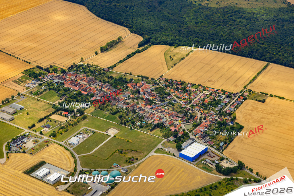 Die Luftaufnahme Flemmingen - Naumburg wurde 2022 vom Flugzeug aus (keine Drohne) erstellt. Hohe Auflösung -für große Poster und Wandbilder geeignet - Garantiert!