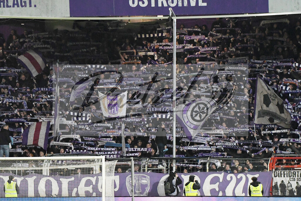 20200129_OSNSVS_0087JPG | Fußball, Herren: . Die Fans vom VfL Osnabrück beim Spiel der 2. Bundesliga zwischen VfL Osnabrück vs. SV Sandhausen am 29.01.2020 im Stadion an der Bremer Brücke in Osnabrück, Deutschland.(Foto von Nico Paetzel) - Realisiert mit Pictrs.com