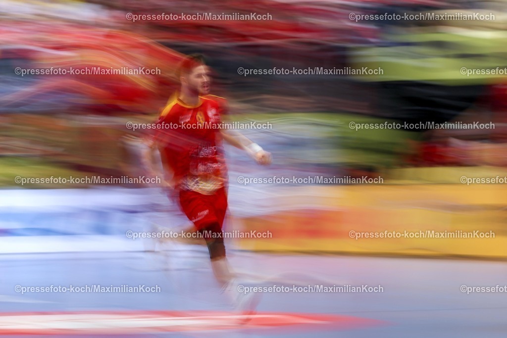 EHF20012601016 | 20.01.2026, Handball, Men's EHF EURO 2026, Nordmazedonien - Rumänien, Jyske Bank Boxen in Herning, Dänemark, Preliminary Round: Dynamic Feature of players on the field.  Sorin Paul Grigore (Romania #09) jubelnd