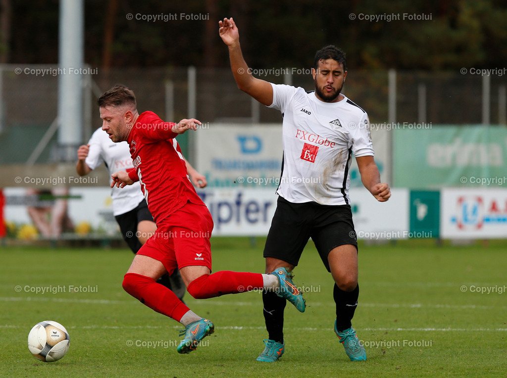 A_LUI_221022_27 | SPORT,FUSSBALL,LT1 OOE LIGA ASKOE OEDT-ATSV STADL-PAURA 22.10-2022 IM BILD:MANUEL SCHMIDL OEDT) UND RODOLFO FREITAS DA SILVA  (STADL-PAURA) FOTO:FOTOLUI
