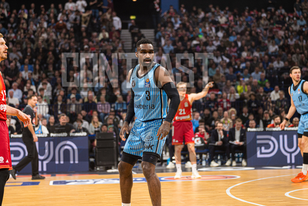 Basketball I Herren I Bundesliga I Saison 2025-2026 I 22. Spieltag I Veolia Towers Hamburg - FC Bayern Basketball | CONTRAST ZERØ MEDIA - Realisiert mit Pictrs.com