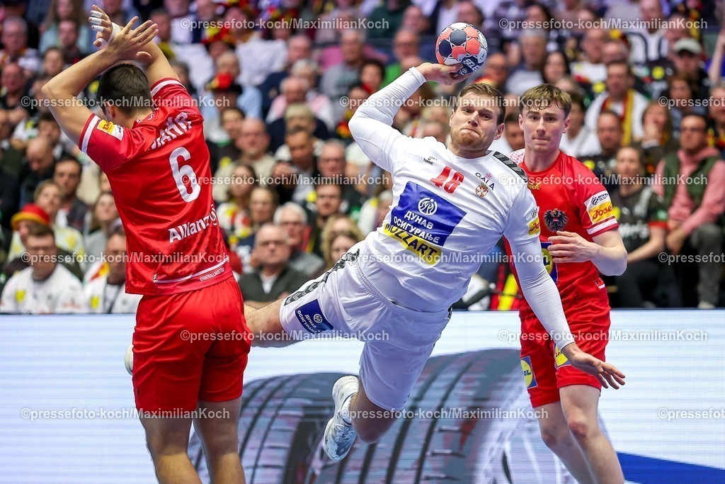 EHF19012601023 | 19.01.2026, Handball, Men's EHF EURO 2026, Österreich - Serbien, Jyske Bank Boxen in Herning, Dänemark, Preliminary Round: ys46 im Zweikampf gegen   Markus Mahr (Austria #06) 