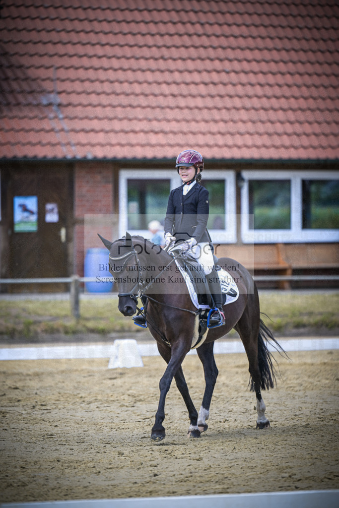 DOS_6402 | Entdecke hochwertige Reitturnierfotos von Foto Oger. Professionell, emotional und authentisch – jetzt Lieblingsmomente im Shop bestellen.Deutschlandweite Turnierfotografie. - Realisiert mit Pictrs.com
