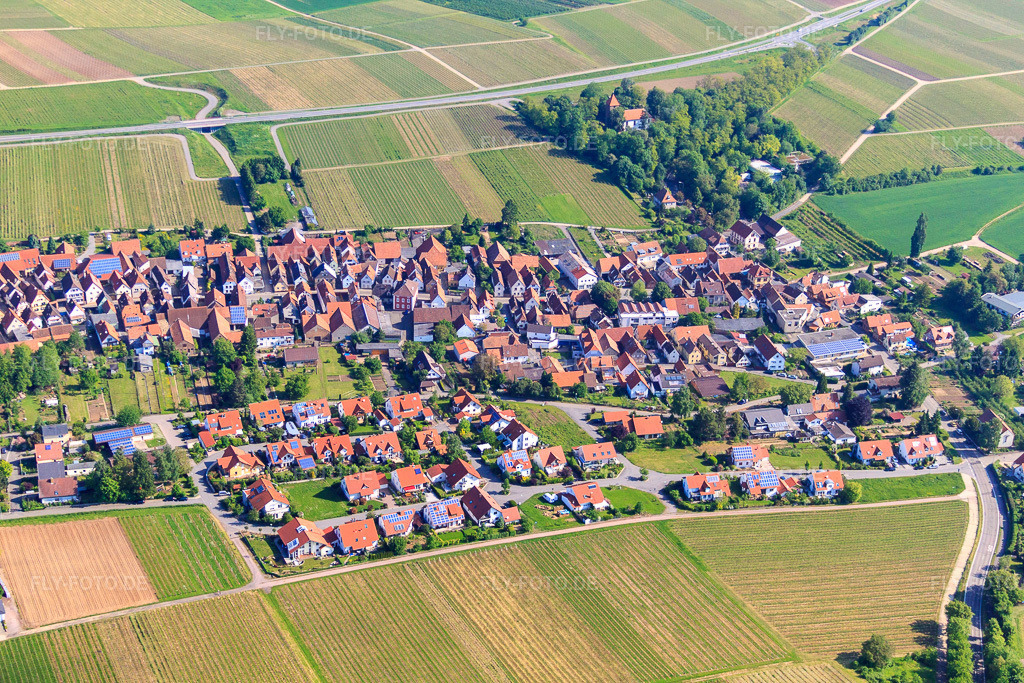 Luftbild: Dorfansicht aus Südosten im Ortsteil Wollmesheim in Landau im Bundesland Rheinland-Pfalz in Deutschland. Foto: IMG_27238.jpg vom 23.05.2010 durch Werner Riehm/FLY-FOTO.de