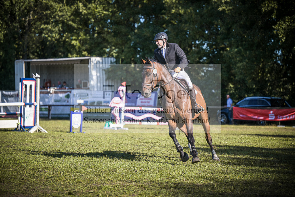 DOS_0095 | Entdecke hochwertige Reitturnierfotos von Foto Oger. Professionell, emotional und authentisch – jetzt Lieblingsmomente im Shop bestellen.Deutschlandweite Turnierfotografie. - Realisiert mit Pictrs.com