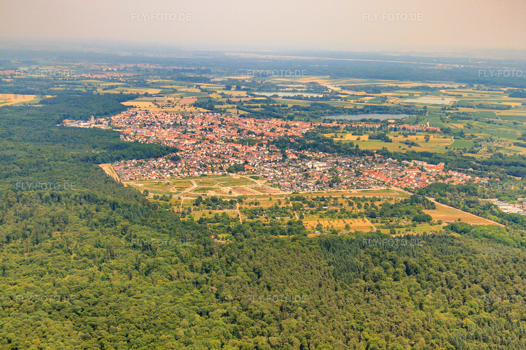 Luftbild: Stadtansicht von Westen in Jockgrim im Bundesland Rheinland-Pfalz in Deutschland. Foto: IMG_29705.jpg vom 02.07.2010 durch Werner Riehm/FLY-FOTO.de