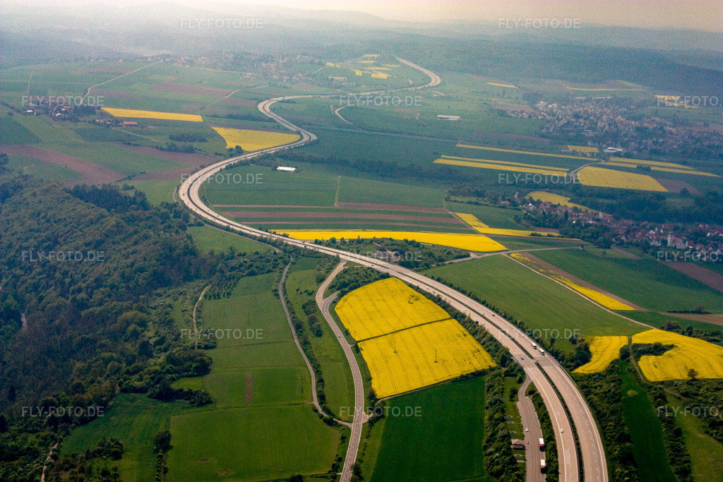 Luftbild: Autobahn- Streckenverlauf der BAB A6 bei im Ortsteil Nackterhof in Hettenleidelheim im Bundesland Rheinland-Pfalz in Deutschland. Foto: IMG_18088.jpg vom 02.05.2009 durch Werner Riehm/FLY-FOTO.de