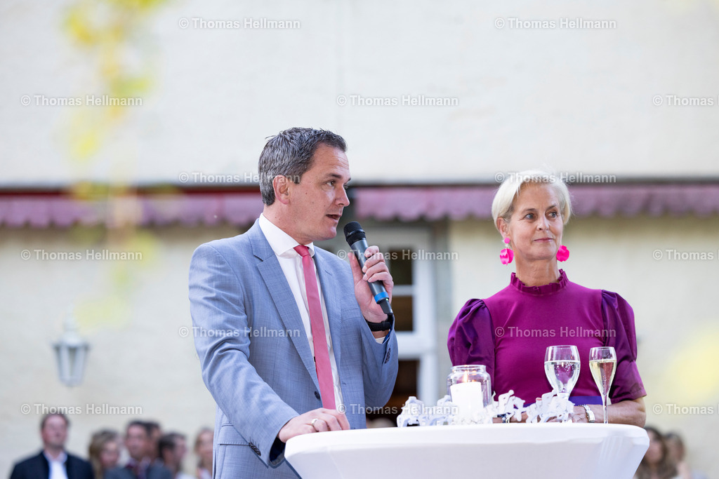 TH_Schlossempfang_19124 | Longines Balve Optimum 2024 am 07.06.24 in Balve, Schloss Wocklum, Thomas Hellmann, Schlossempfang