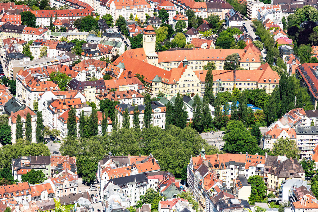 dr__0027395.jpg | MüNCHEN 24.05.2019 Baustelle zur Sanierung des " Staatl. Maximiliansgymnasium München " an der Karl-Theodor-Straße in München im Bundesland Bayern, Deutschland. Weiterführende Informationen bei: BRAUN ARCHITEKTEN GmbH,  Christoph Maas Architekturbüro GmbH. // Construction for the reconstruction of " Staatl. Maximiliansgymnasium Muenchen " on Karl-Theodor-Strasse in Munich in the state Bavaria, Germany. Further information at: BRAUN ARCHITEKTEN GmbH,  Christoph Maas Architekturbuero GmbH. Foto: Daniel Reiter
