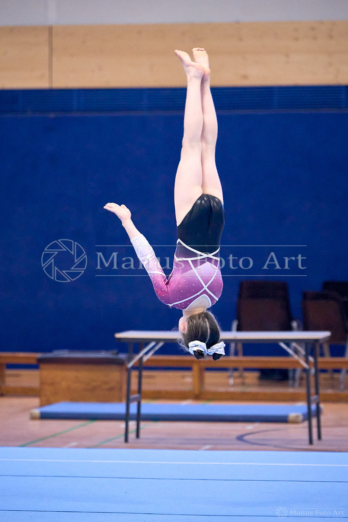 2024-10-06-3-D-DSC00578 | Professionelle Sportfotografie in Hamburg, Schleswig-Holstein und Niedersachsen – spezialisiert auf Rhönrad, Geräteturnen, Leistungsturnen und rhythmische Sportgymnastik. Bundesweite Begleitung von Rhönrad-Events. Jetzt Sport-Fotos - Realisiert mit Pictrs.com