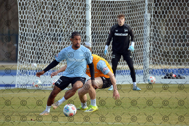 RGE_8389b | Hertha BSC, 2.Bundesliga, Herren, Training auf dem Hanns-Braun-Platz, Saison 2025/26, Jeremy Dudziak ( Hertha BSC ),  11.03. 2026, Fotograf: Ralf Gebhardt - Realisiert mit Pictrs.com