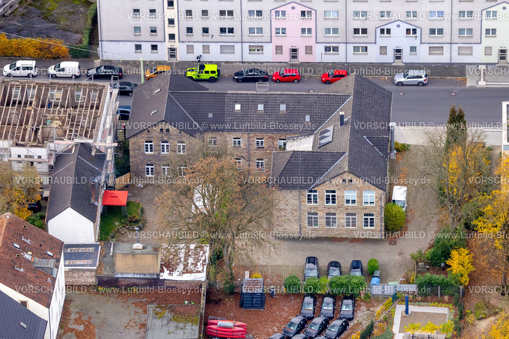 Hagen251101432-2 | Luftbild, Eck160, NWV Naturwissenschaftliche Vereinigung Hagen, Treffpunkt von â€žNatur und Musikâ€œ, Eckeseyer Straße 160, herbstliche Bäume, Vorhalle, Hagen, Ruhrgebiet, Nordrhein-Westfalen, Deutschland