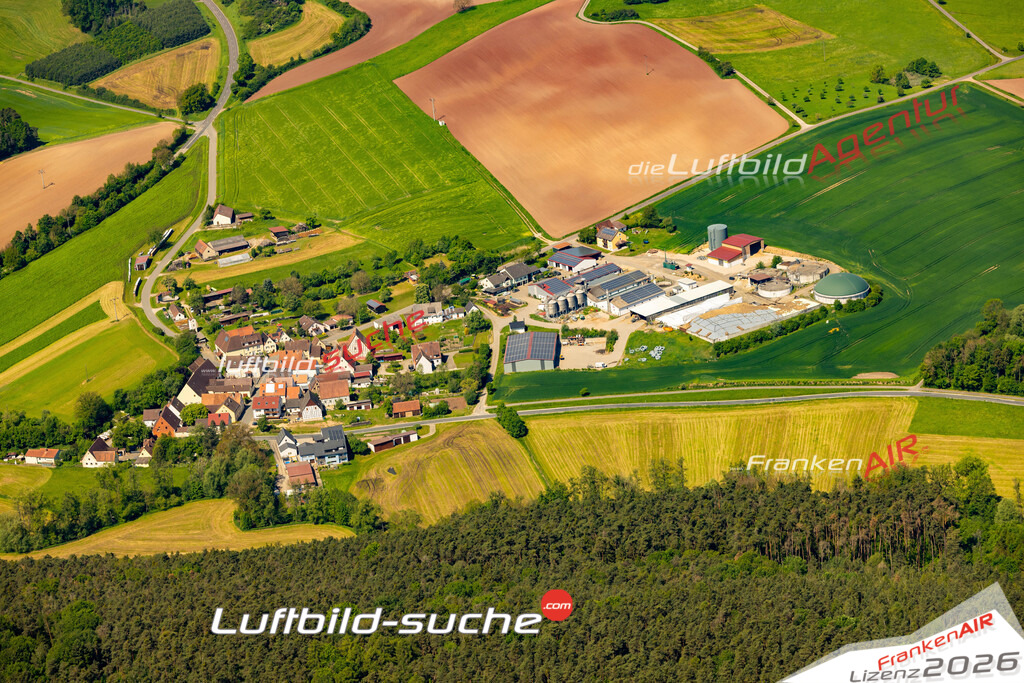 Das Luftbild zeigt : Neuschauerberg Emskirchen - Die Luftaufnahme wurde 2024 vom UL-Flugzeug aus erstellt ( keine Drohne ) - Hochauflösende Luftaufnahme - Für grossformatige Ausdrucke geeignet. Die Geschenkidee !Mit Lizenz und Bildrechte bestellbar