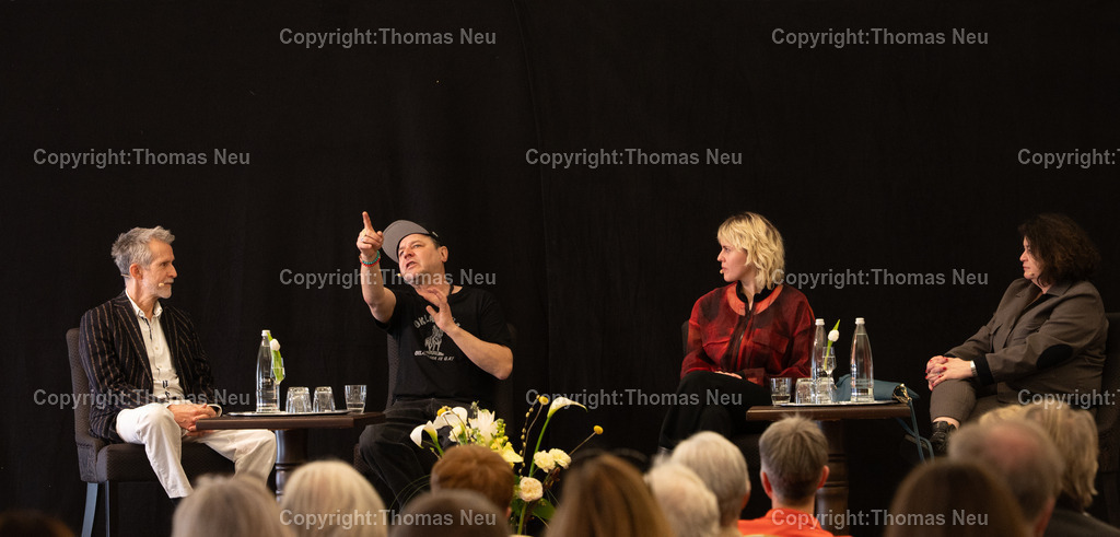 Eysoldt-ring-matinee-thomas-schmauser-Fritzi-Wartenberg-Ulrich-matthes-Almut-wagner-fotografie-thomas-neu.jpg-48 | Podiumsgespräch bei der Eysoldt-Matinee im Hotel Krone in Bensheim-Auerbach: Von links diskutieren Ulrich Matthes, Thomas Schmauser, Fritzi Wartenberg und Almut Wagner vor Publikum über Theater und Schauspiel. Die Veranstaltung fand im Rahmen der Verleihung des Eysoldt-Rings statt. Foto: Thomas Neu,Bild: THomas Neu