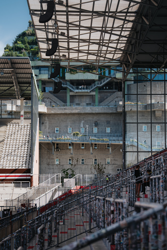 FCS05415 | Der offizielle Shop für FC St. Pauli Fotos. Wähle aus Spielszenen & Fanmomenten dein FCSP Wunschformat. Wir liefern Millerntor-Atmosphäre.