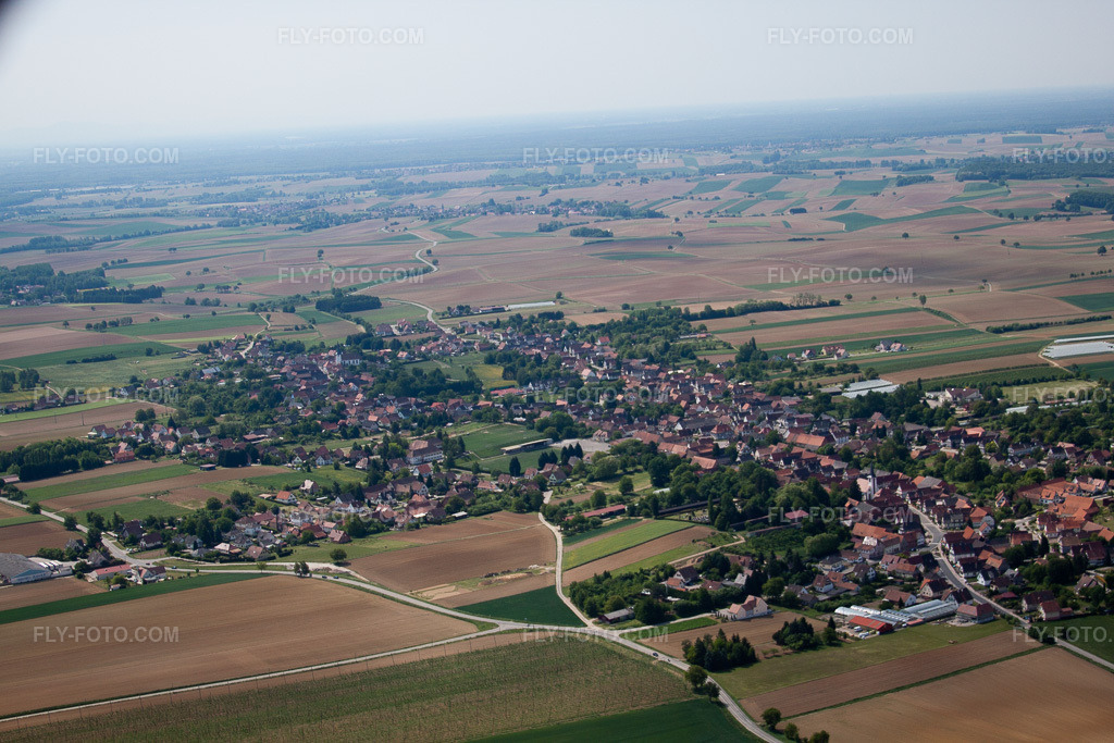 Aerial view: View of the town in Seebach in the state Bas-Rhin, France.Photo: IMG_40984(40963).jpg taken on 05/08/2011 by Werner Riehm/FLY-FOTO.comResolution of the original: 4752 x 3168 px