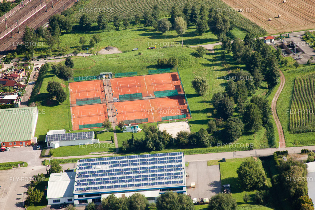 Ottersweier, Wöku Kunststoff- und Metallverarbeitungs-GmbH, Tennisclub | Luftbild: Ottersweier, Wöku Kunststoff- und Metallverarbeitungs-GmbH, Tennisclub im Ortsteil Hatzenweier in Ottersweier im Bundesland Baden-Württemberg in Deutschland. Foto: IMG_31761.jpg vom 20.08.2010 durch Werner Riehm/FLY-FOTO.de - Realisiert mit Pictrs.com