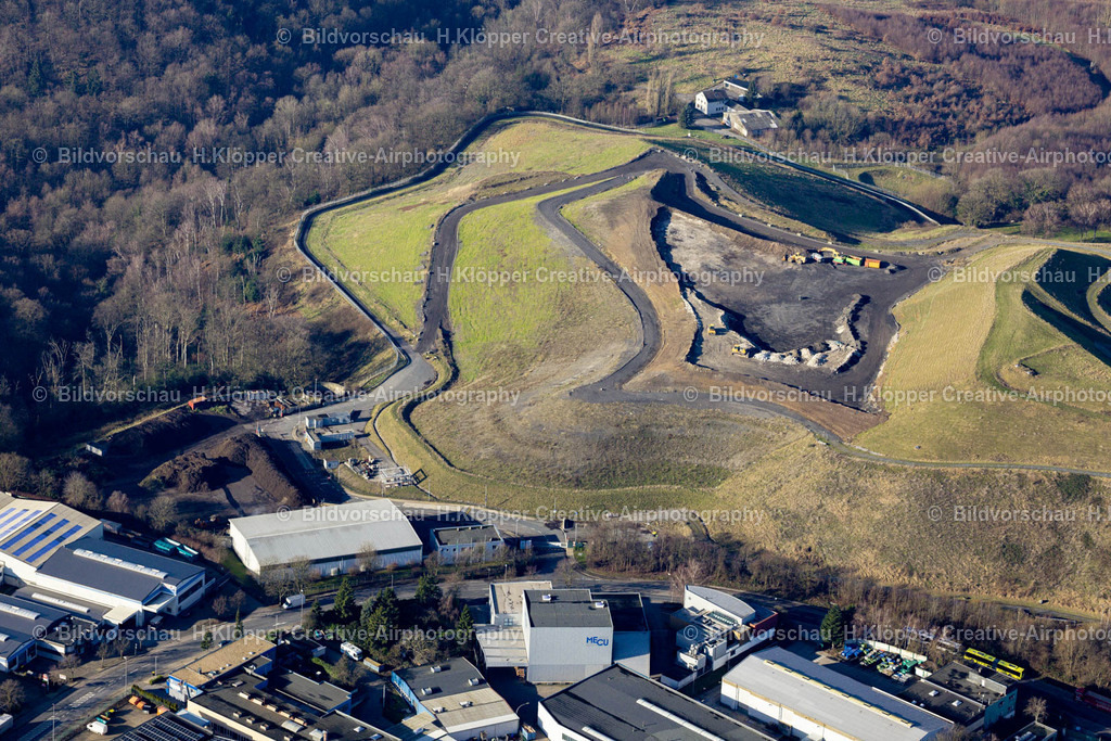 Luftbild Velbert-8646 | Luftbildfotografie Gelände der aufgeschütteten Mülldeponie der " Gesellschaft für Kompostierung und Recycling Velbert mbH " in Velbert im Bundesland Nordrhein-Westfalen, Deutschland - Realisiert mit Pictrs.com