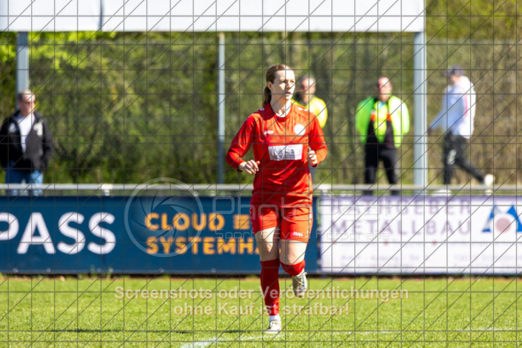 20250406_143137_0307 | #,1.FC Donzdorf (rot) vs. SV Jungingen (schwarz), Fussball, Frauen-Verbandsliga Württemberg, 16. Spieltag, Saison 2024/2025, Rasenplatz Lautertal Stadion, Süßener Straße 16, 73072 Donzdorf, 06.04.2025 - 13:00 Uhr,Foto: PhotoPeet-Sportfotografie/Peter Harich